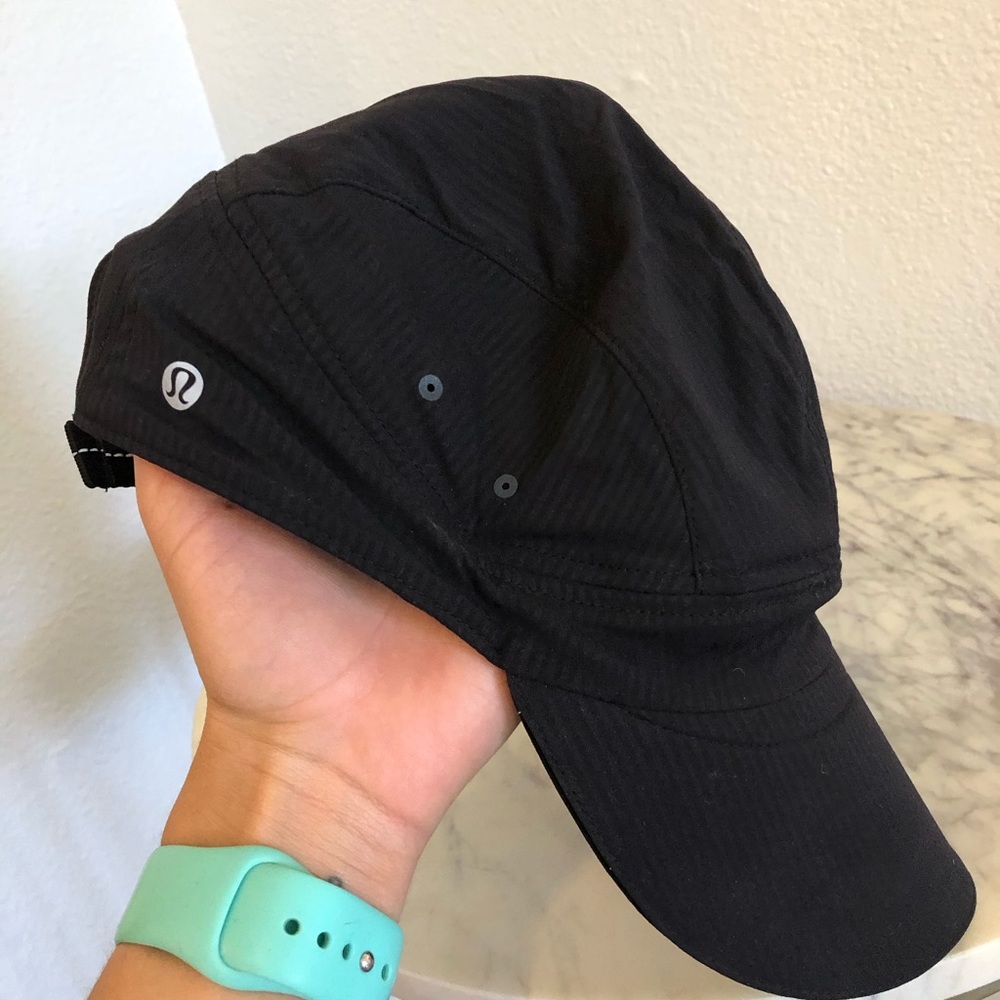 Black lululemon running hat